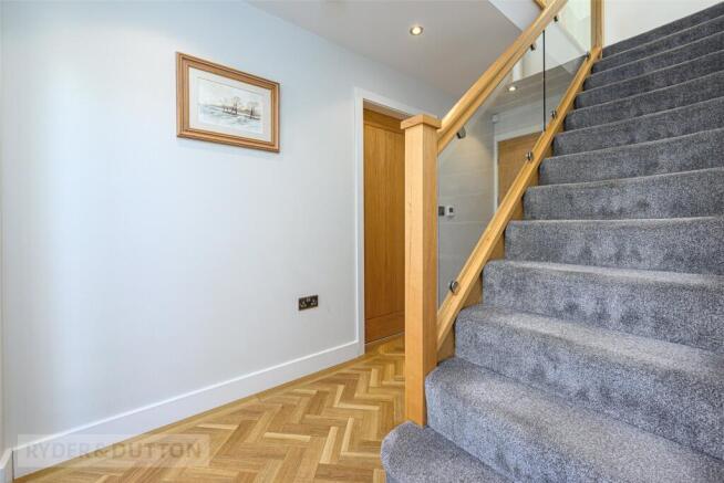 4 bed Detached for sale Image 11