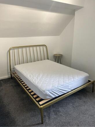 A cozy and inviting double bedroom with a moder...