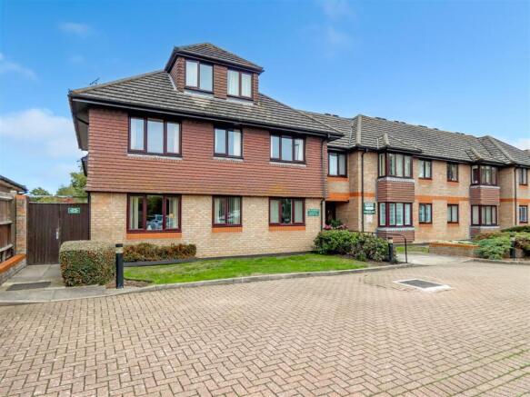 2-bed flat on Station Road, East Preston, Littlehampton, £120,000