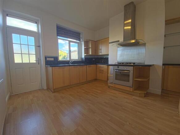2 bed Terraced to rent Image 4
