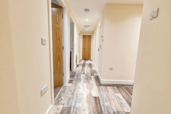 3 bed Apartment to rent Image 4