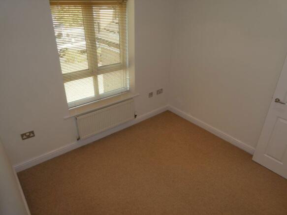 2 bed Apartment to rent Image 10