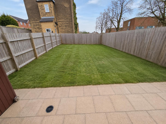 5 bed Semi-Detached for sale Image 5