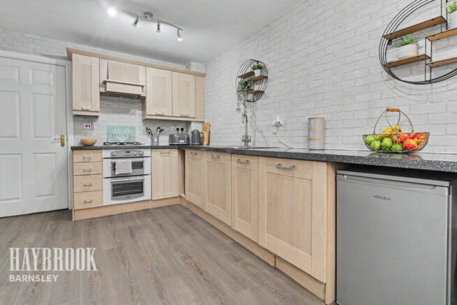 4 bed Detached for sale Image 7