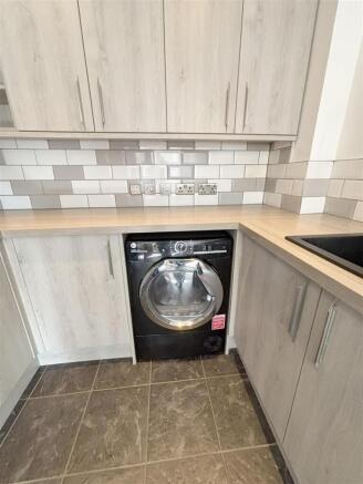 4 bed End of Terrace to rent Image 8