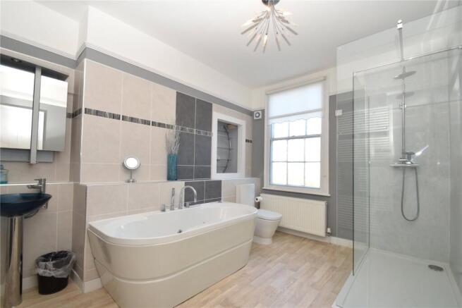 3 bed Terraced to rent Image 4