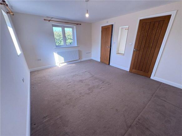 4 bed Detached to rent Image 12