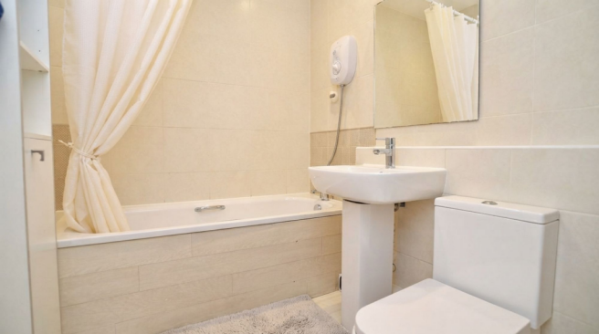 3 bed Flat for sale Image 12