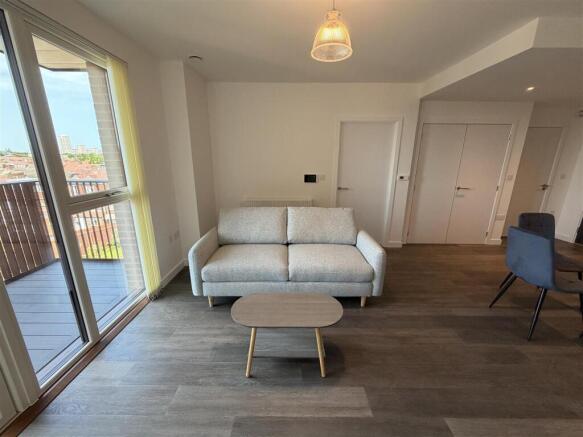 Living Area pic 4.jpeg