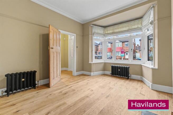 Amberley Road EN1 2QZ-5.jpg