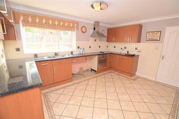 kitchen & breakfast room