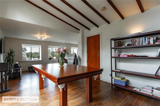 6 bed Detached for sale Image 5