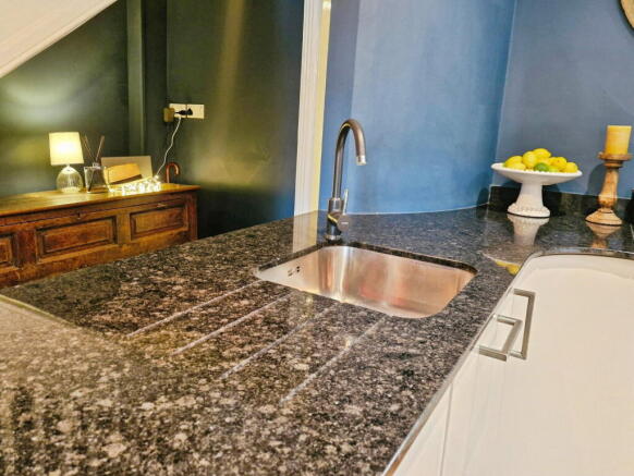 4 bed Terraced for sale Image 10