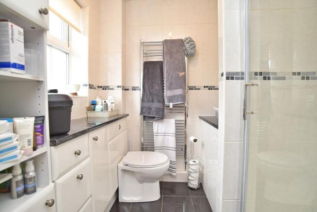 5 bed Detached for sale Image 11