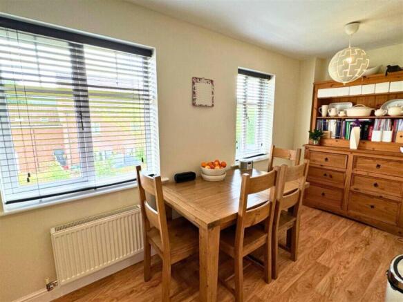 4 bed Town House for sale Image 12