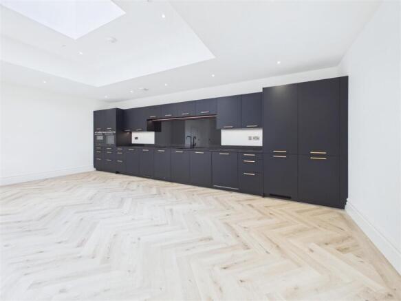 2 bed Apartment for sale Image 5