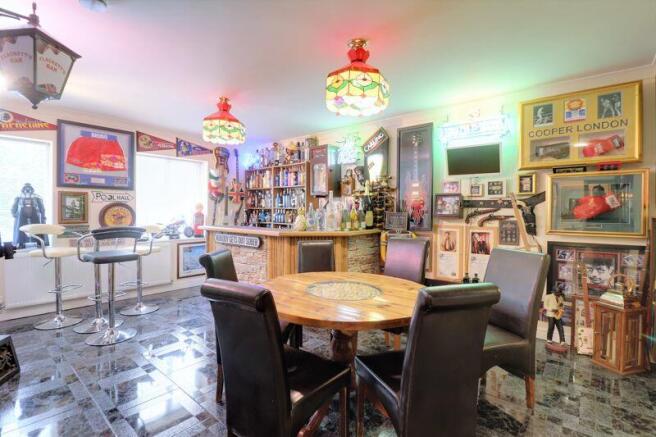Bar/Entertaining Room