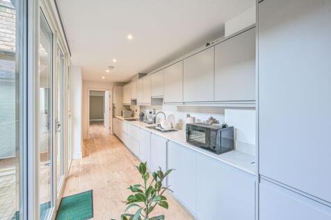 Edgewood Mews, Finchley Central, London, N3
