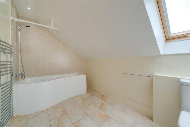 5 bed Detached for sale Image 11