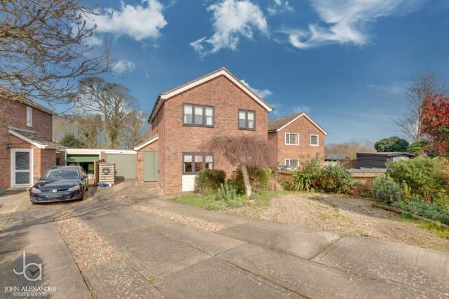4-bed detached on Seafield Avenue, Mistley, Manningtree, £375,000