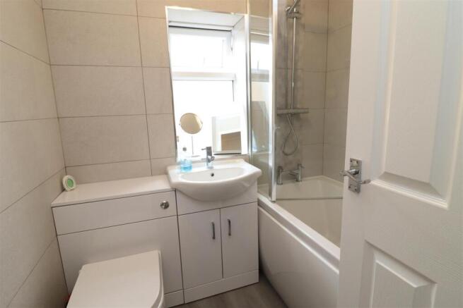 4 bed Detached for sale Image 7