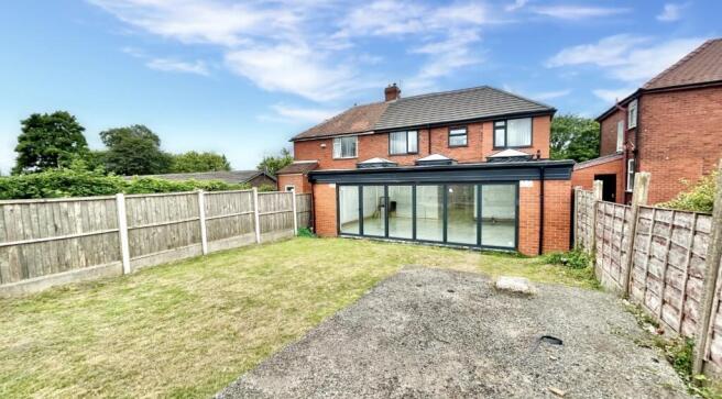 5 bed Semi-Detached for sale Image 6