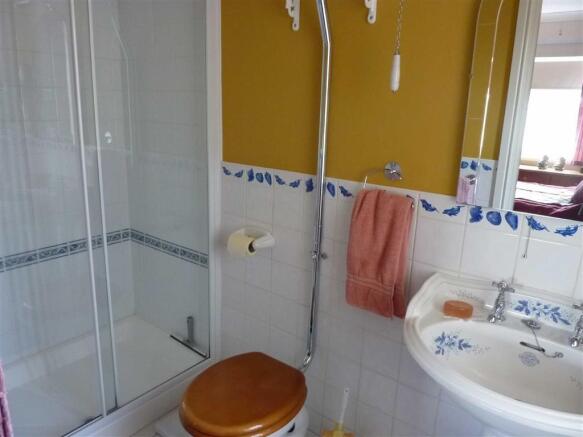 ENSUITE SHOWER ROOM