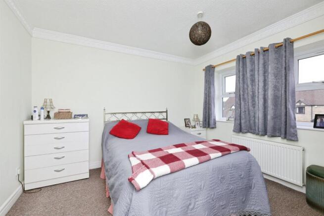 4 bed Detached for sale Image 8