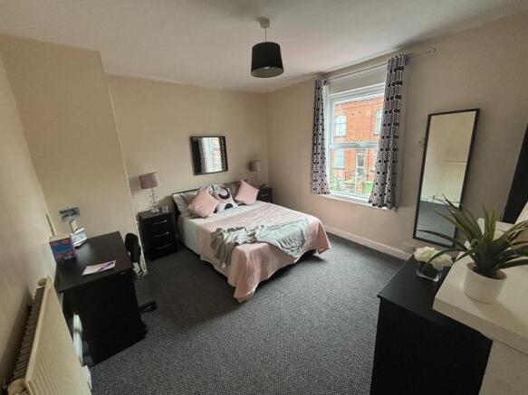 4 bed Terraced to rent Image 7