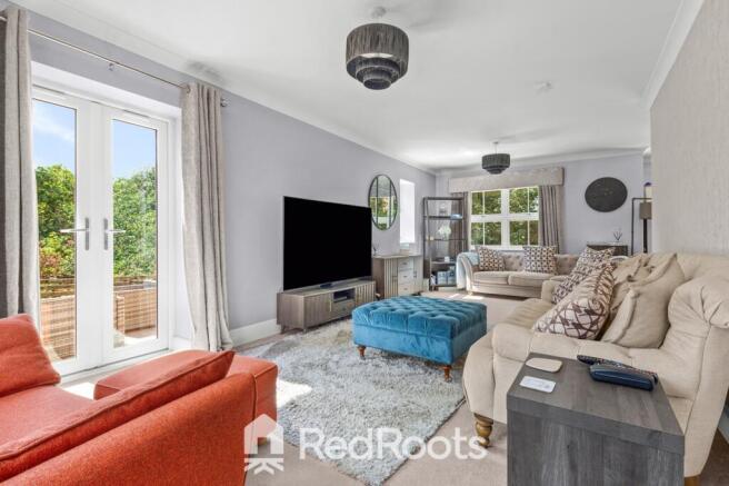 5 bed Detached for sale Image 9