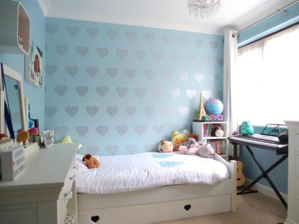 Bed 2.jpg
