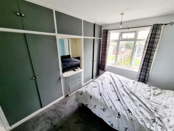 Bed 1.jpg
