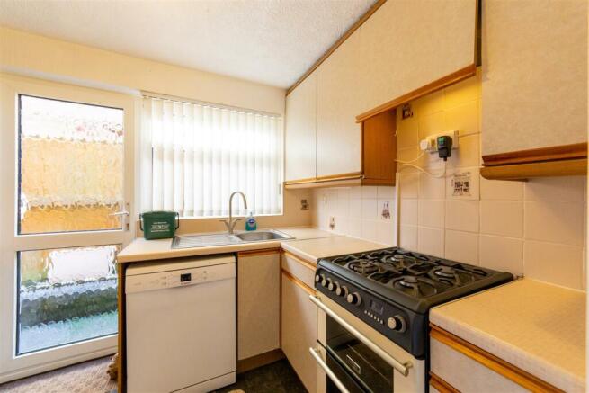 8 Trostrey Close-16.jpg
