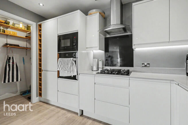 2 bed Apartment for sale Image 8