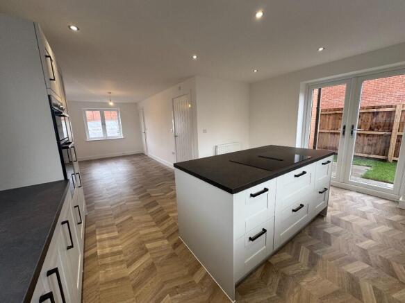 4 bed Detached for sale Image 7