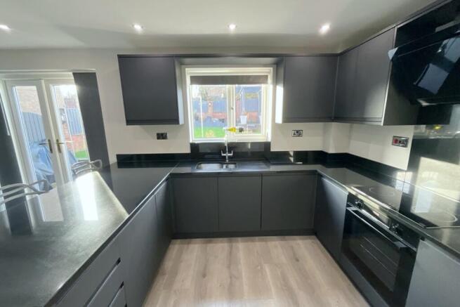 4 bed Detached for sale Image 12