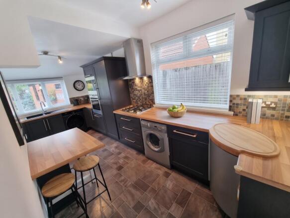 3 bed Semi-Detached for sale Image 9