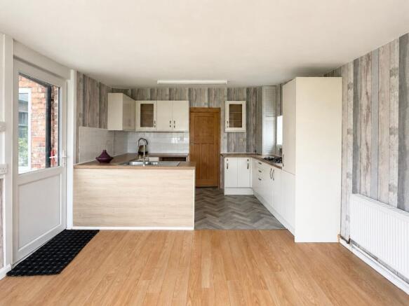 Kitchen/ Dining
