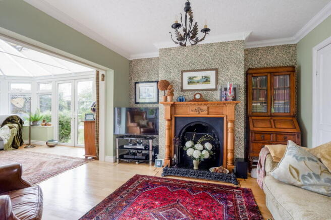5 bed Detached for sale Image 6