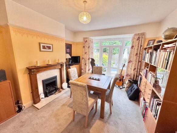 Sitting/ Dining Room