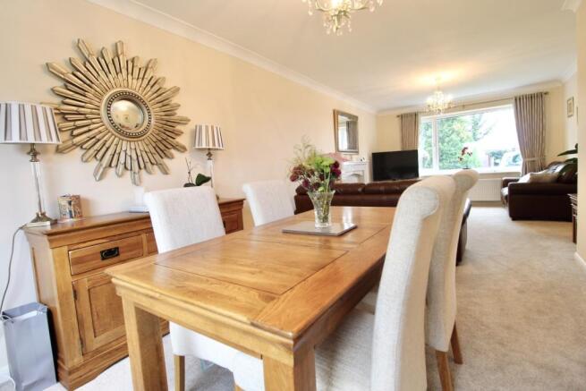 Lounge/Dining Room