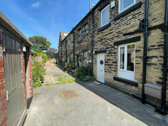2 bed Cottage for sale Image 11