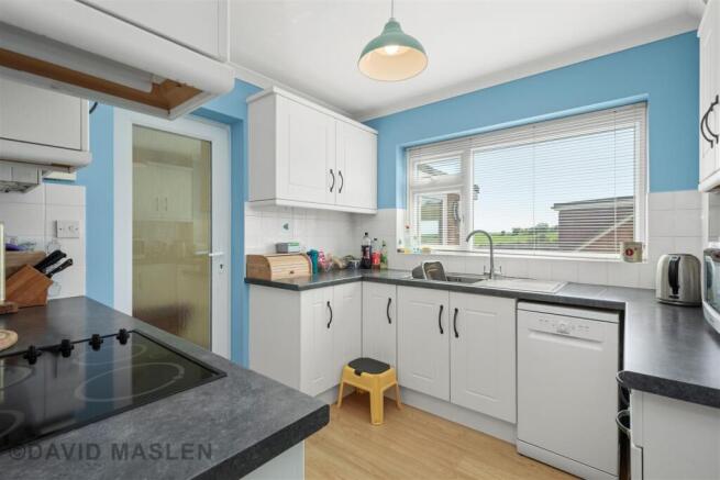 Kitchen (2).jpg