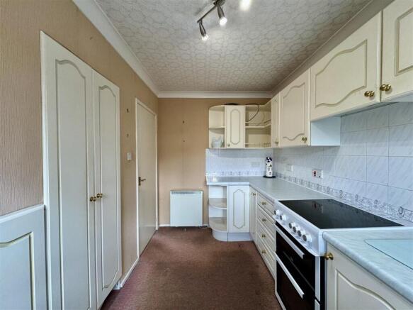 3 bed Semi-Detached for sale Image 6