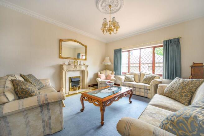 6 bed Detached for sale Image 4