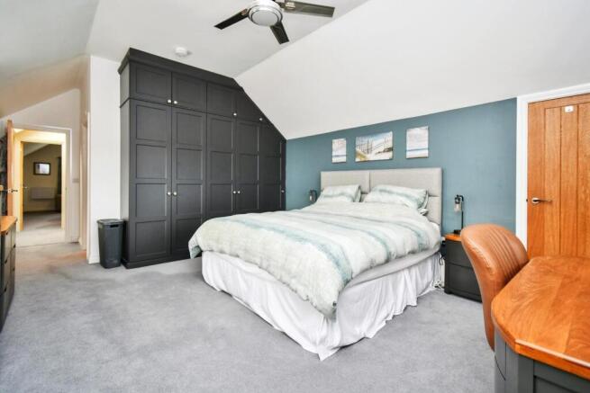 4 bed Detached for sale Image 12