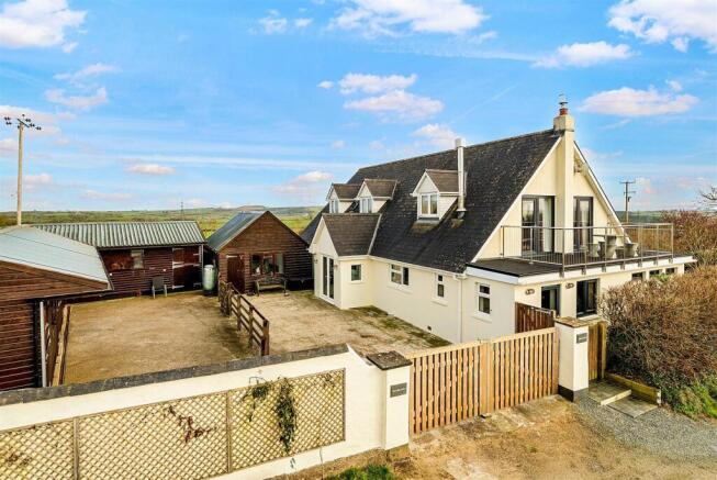 Moorlands35 House and yard.jpg