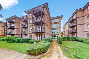 Flat 39, 4 Carfax House, Worcester Close, Penge, London SE20 8FL