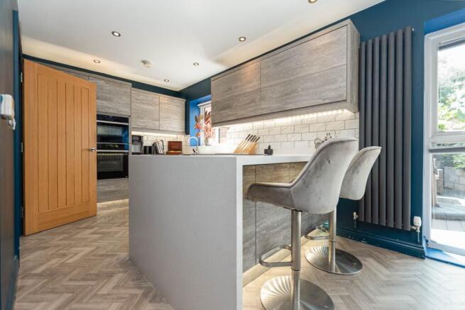 5 bed Detached for sale Image 6