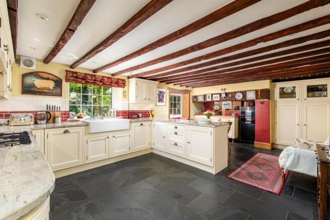 Kitchen_4.jpg